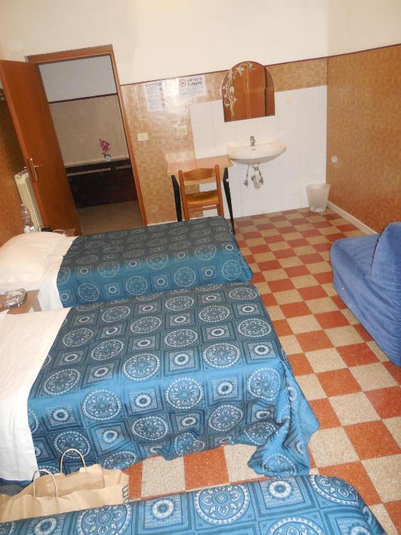 Posto Letto in Dormitorio Maschile per 4 Persone